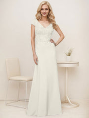 A-Line V-Neck Sweep Train Elastic Mother Of The Bride Dresses With Lace